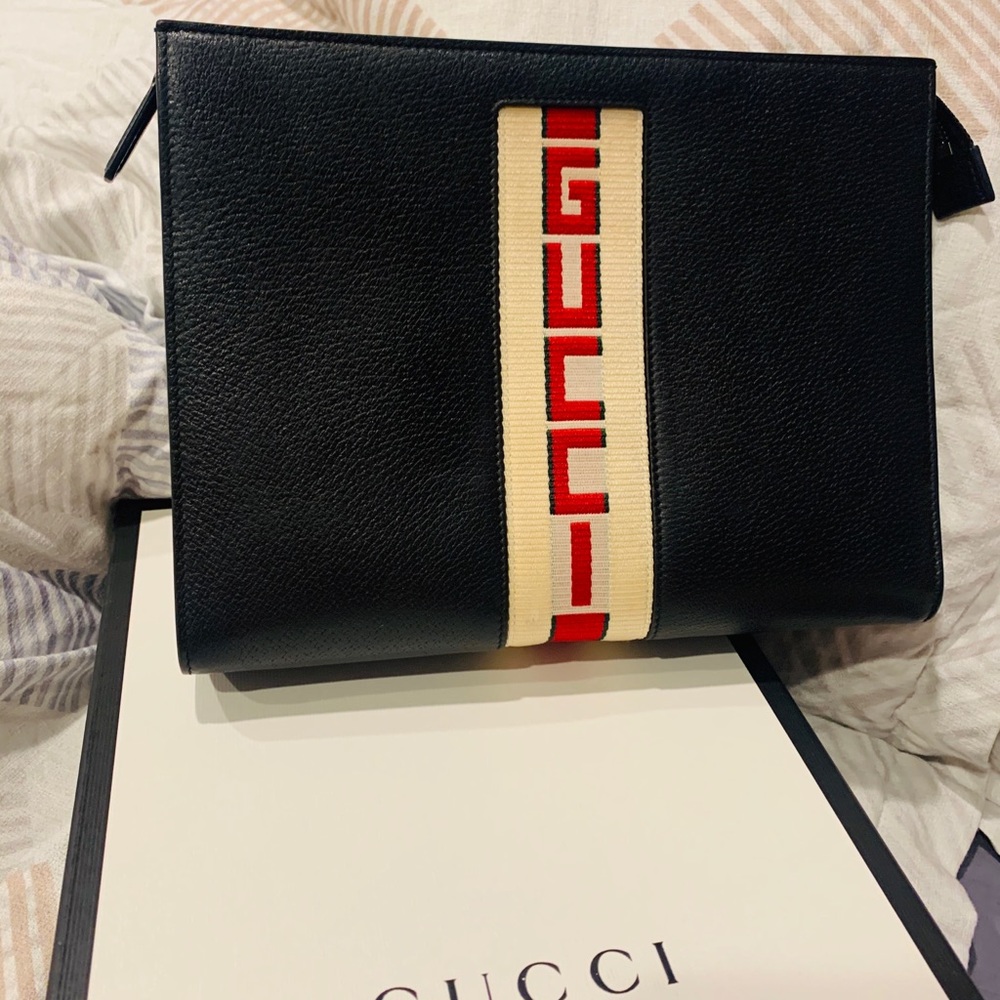 Gucci logo stripe black leather pouch